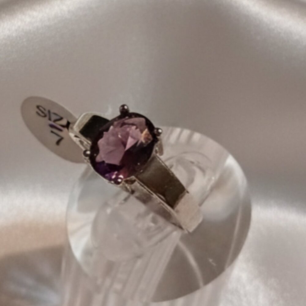 Purple Amethyst 2 Carat Solitaire Silver Tone Fashion Ring Size 7 NWOT - Picture 4 of 8